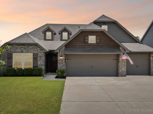 9016 E 132nd St S, Bixby, OK 74008