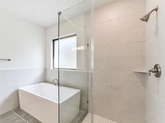 Plan 5039 primary bath - look may vary