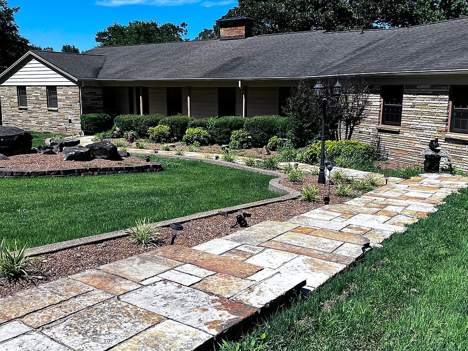1st image of 100 Gaston Dr