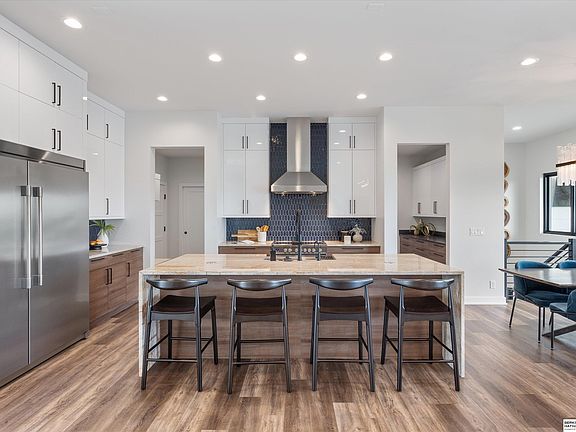 4th image of 2428 S 182nd Cir