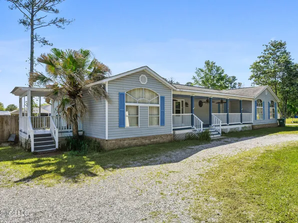 2004 Ladner St, Waveland, MS 39576