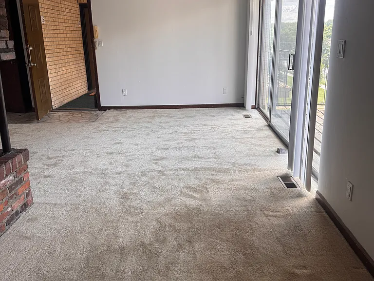 210 E 40th St #17 — Photo 6