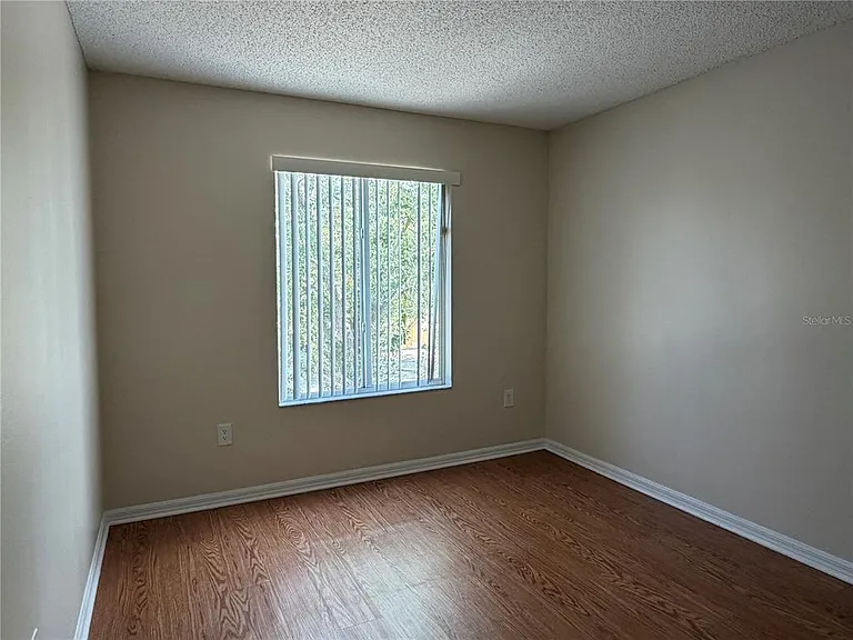 758 Burlwood St — Photo 12