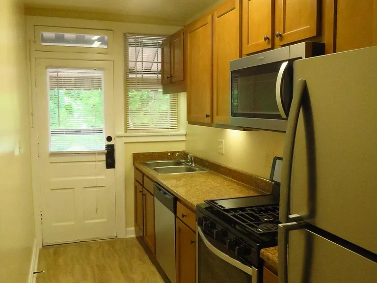3229 Indianola Ave — Photo 4