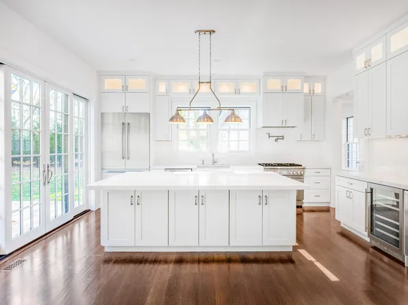 166 Ferry Rd, Sag Harbor, NY 11963