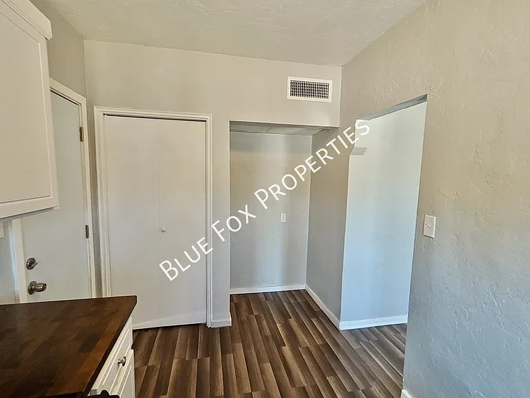 4124 E 1st St — Photo 8