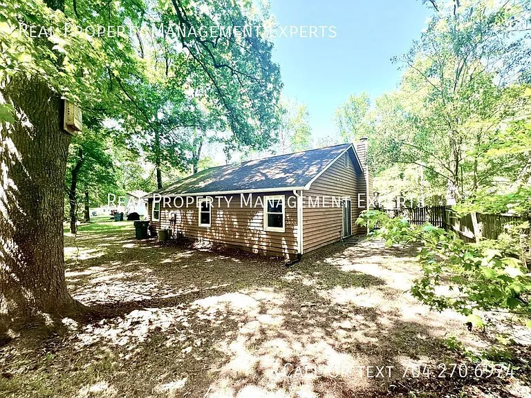 723 Cricketwood Ln — Photo 9
