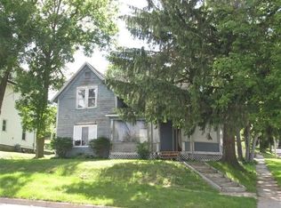 407 Academy St, Elroy, WI 53929