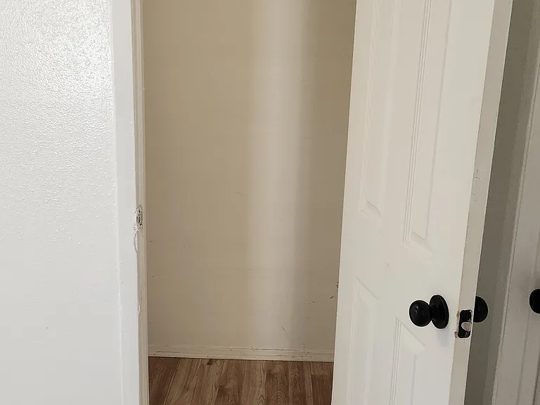 1509 Fresno — Photo 9