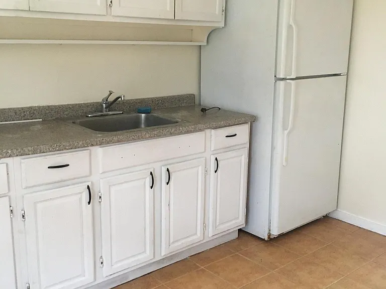 91 Hawthorne Dr — Photo 4