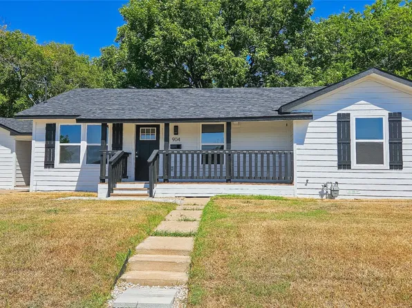 904 W 7th St, Bonham, TX 75418