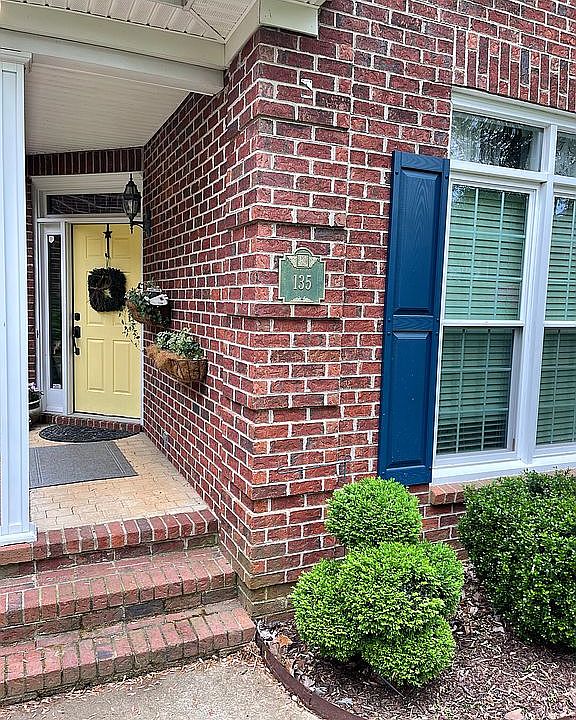 1st image of 135 Windstone Dr