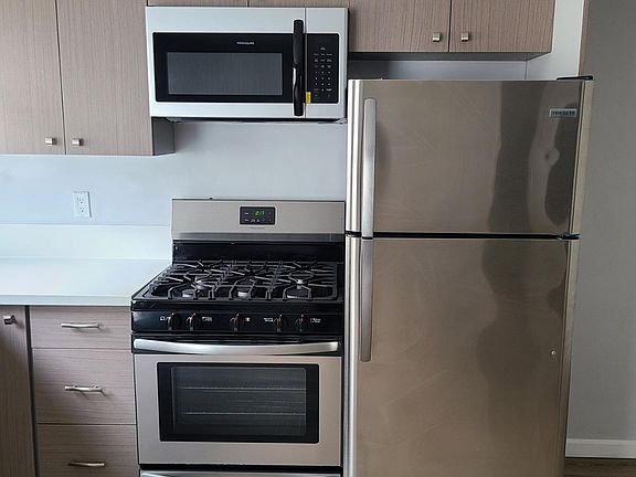 2nd image of 241 W Tujunga Ave APT O