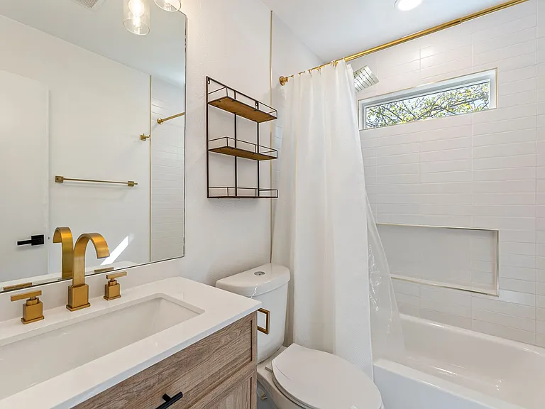 5200 King Charles Dr — Photo 18