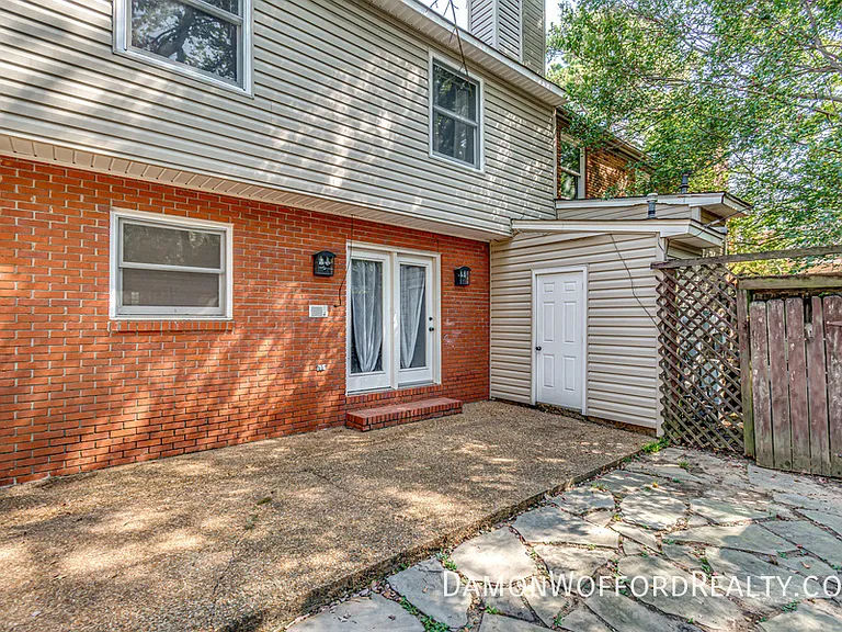 1435 Roxbury Ct — Photo 11