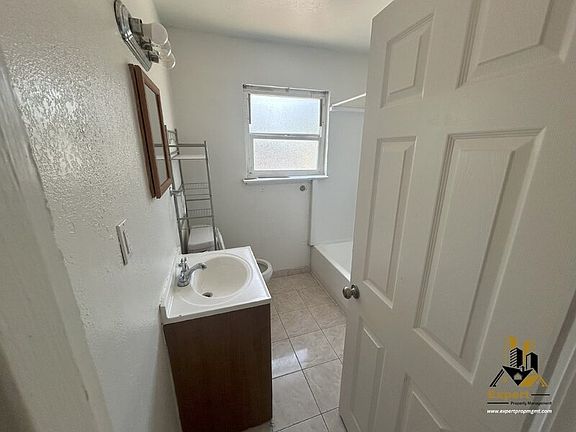 5th image of 2319 Empress St APT 8