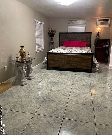 4th image of 309 Lavaca St #1