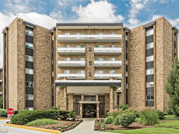 2202 Acacia Park Dr APT 2206, Lyndhurst, OH 44124