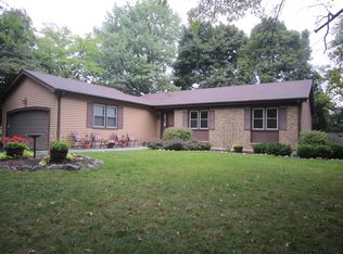 826 Woodbine Cir, Lake Zurich, IL