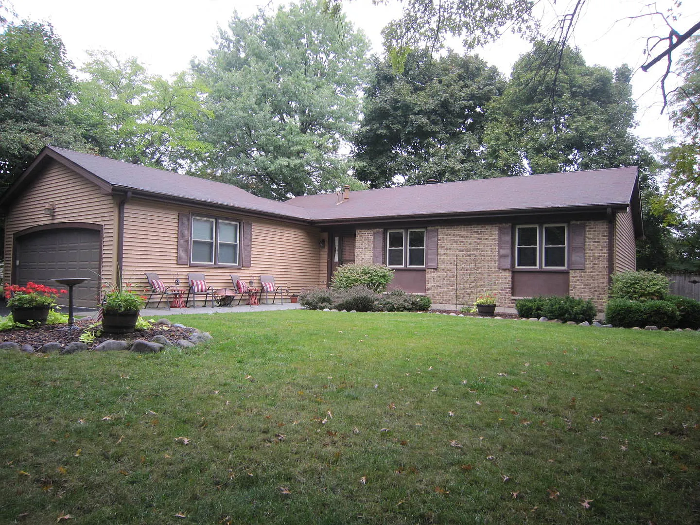 826 Woodbine Cir photo 1