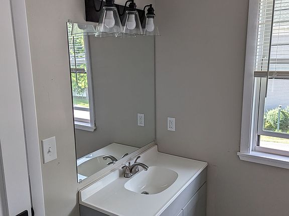 3rd image of 139 Union St #B