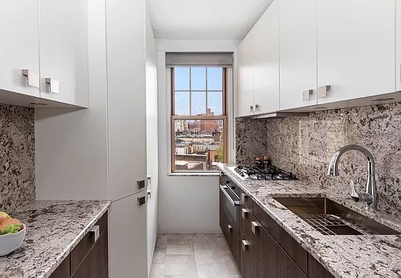 4th image of 2 Horatio St APT 10A