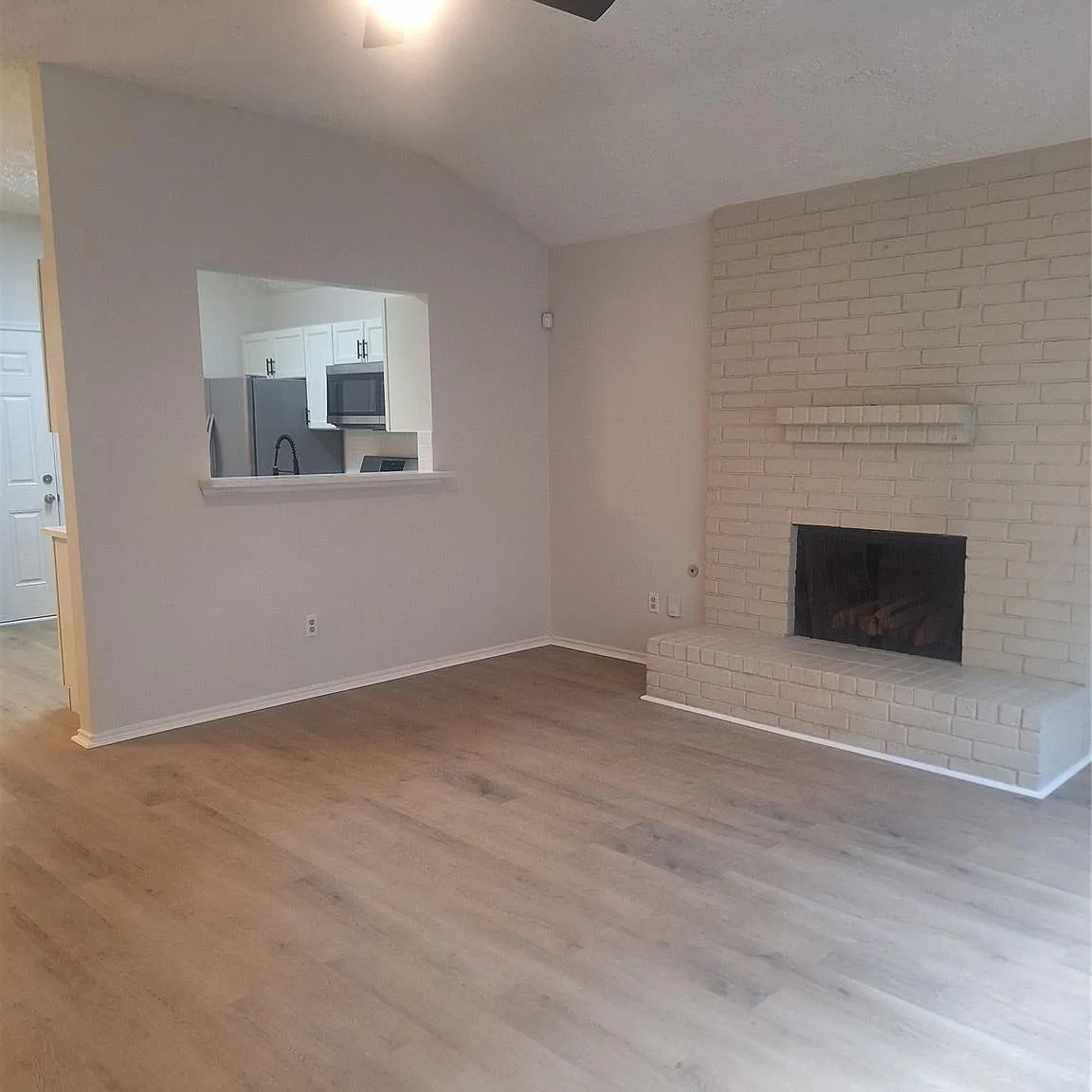 3 bed, 2.0 bath, 1298 sqft, $1,750 — Photo 4
