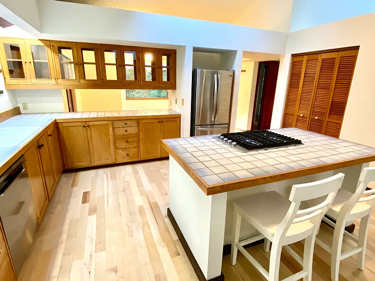 7030 NE Dolphin Dr — Photo 11