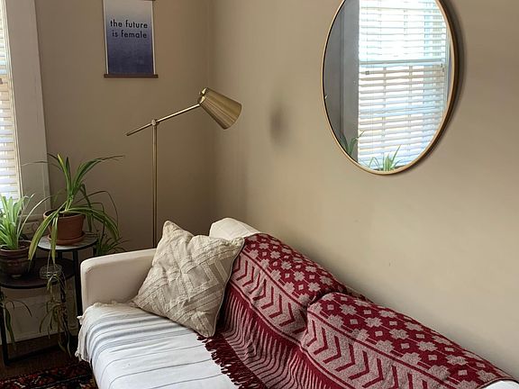 4th image of 412 S Mendenhall St APT 2