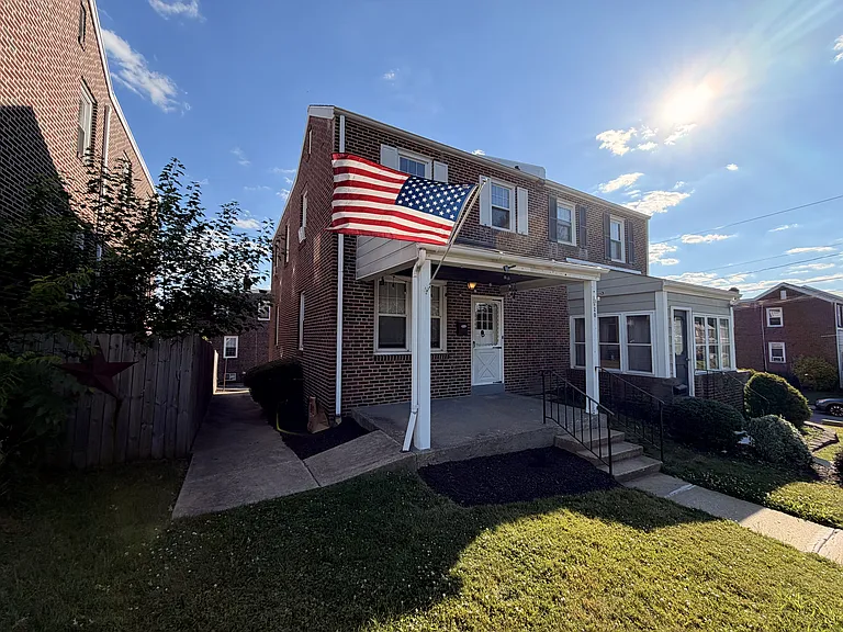 1720 Beech St — Photo 1