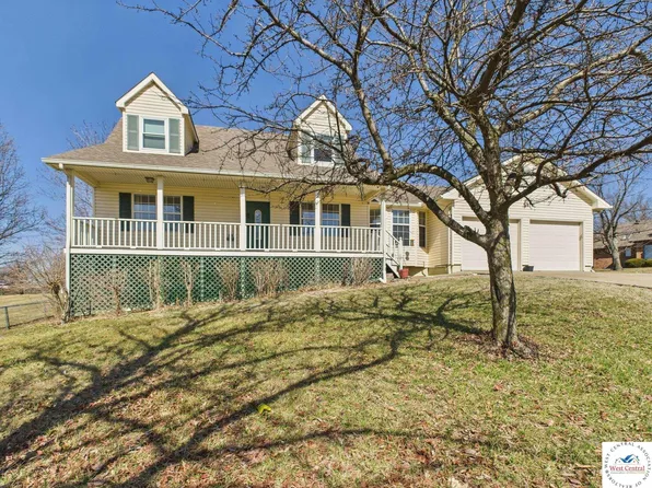 1005 Walnut Ln, Warrensburg, MO 64093