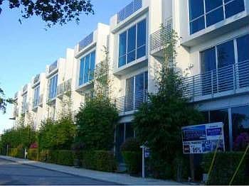 1st image of 2747 NE 1st St