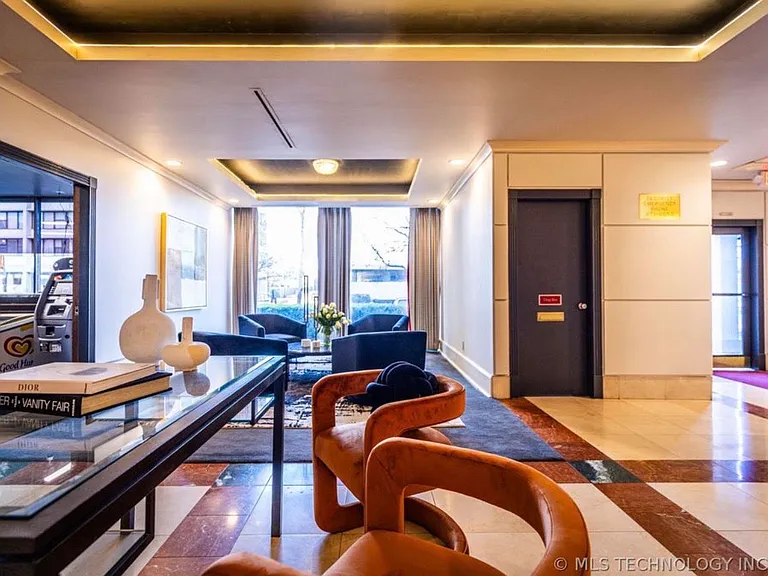 450 W 7th St S #1410 — Photo 17
