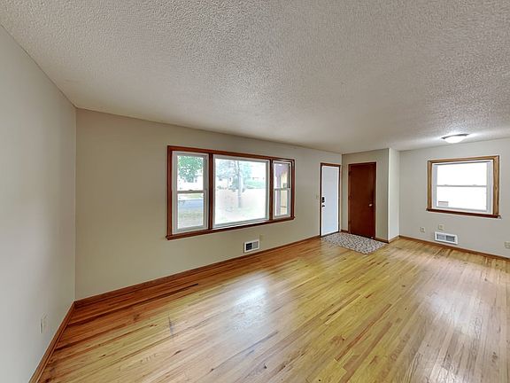 5th image of 1440 Parkview Ln NE