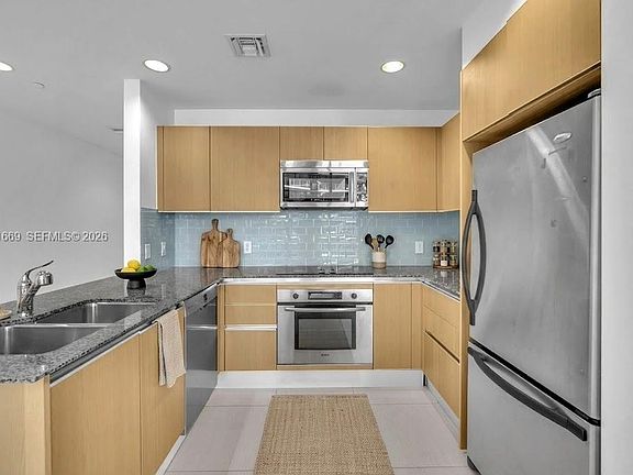 3rd image of 1050 Brickell Ave APT 2418