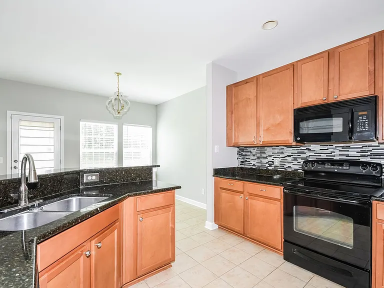 233 Maywood Dr — Photo 5