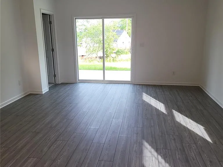 448 Golden Eagle Pkwy — Photo 5