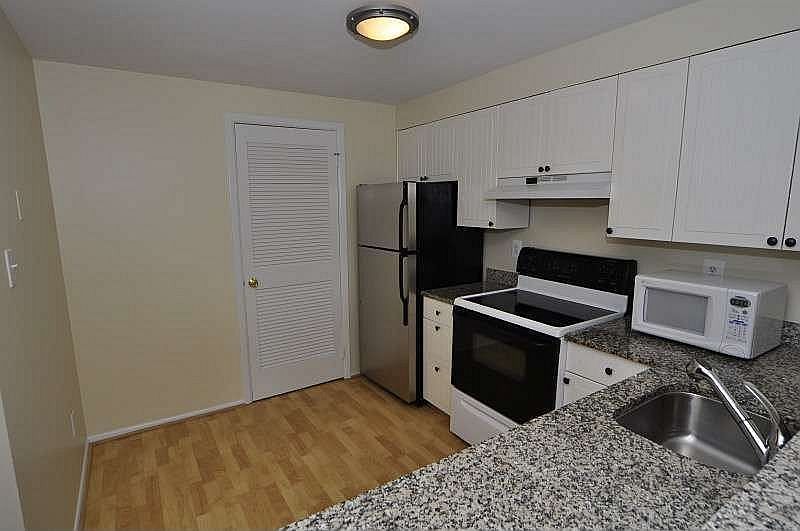 1st image of 1004 Warwick Ct #26