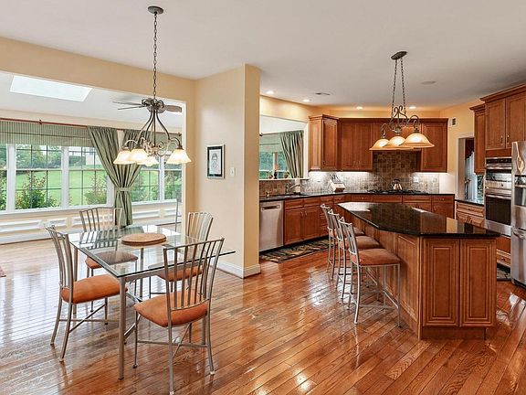 5th image of 251 River Crest Dr