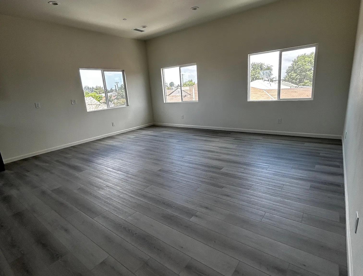3 bed, 1200 sqft, $2,950 — Photo 4