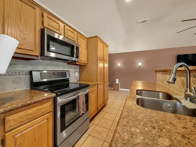 303 Shawnee Dr — Photo 5