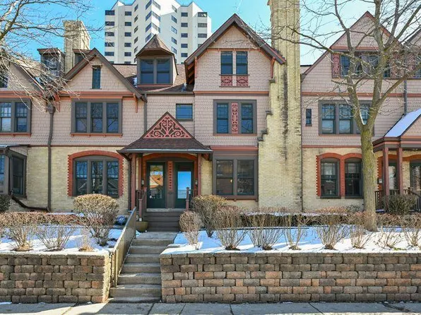 1624 North Farwell AVENUE, Milwaukee, WI 53202