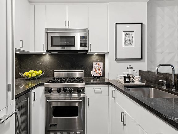 4th image of 100 W 58th St APT 3G