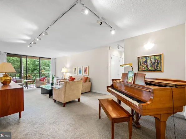 801 Yale Ave APT 819, Swarthmore, PA 19081