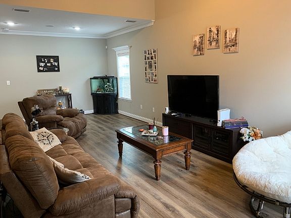 3rd image of 3957 Glen Laurel Dr S