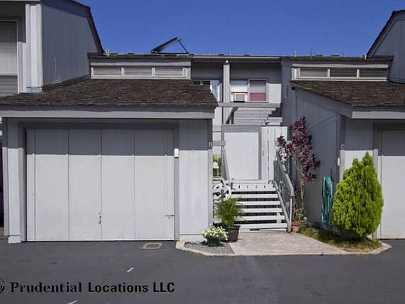 Front view of home w/ a s