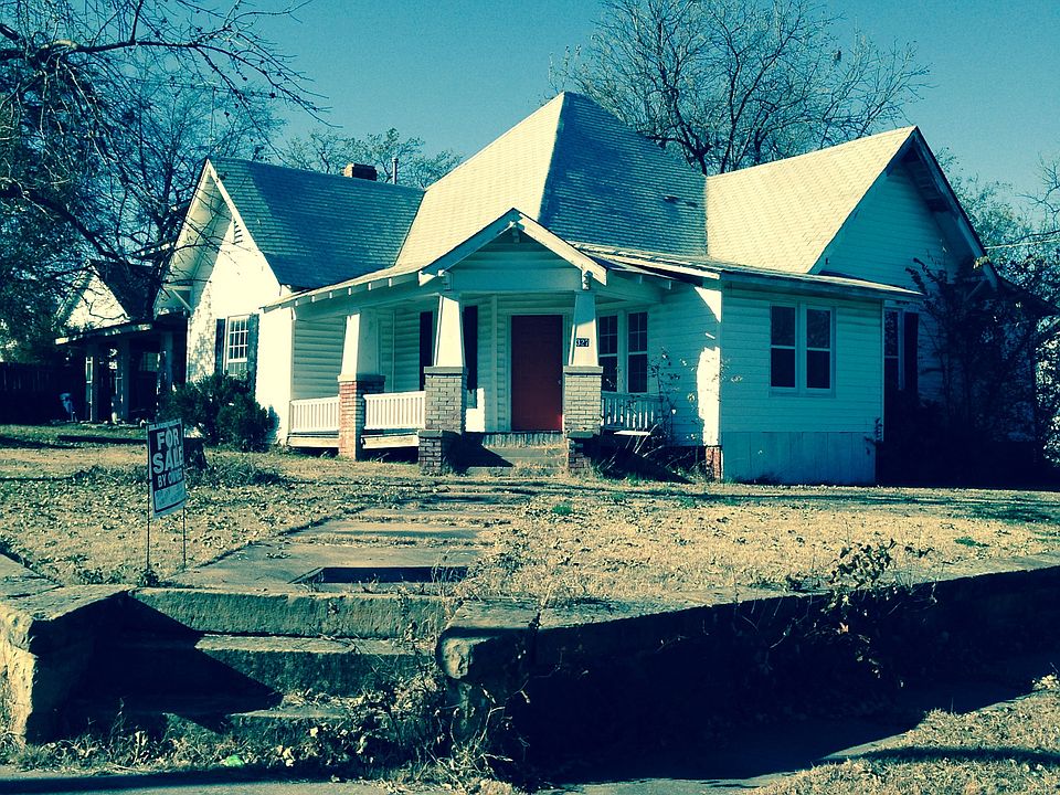 1st image of 327 W Adams Ave