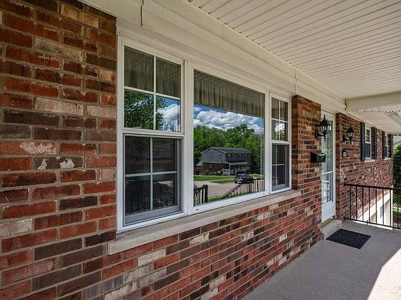 3rd image of 4966 Donlar Ave