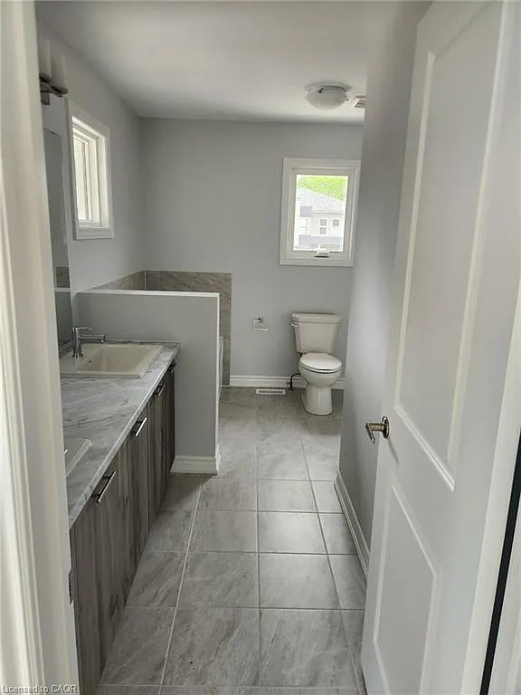 4 bed, 2.5 bath, 2002 sqft, $2,750 — Photo 2