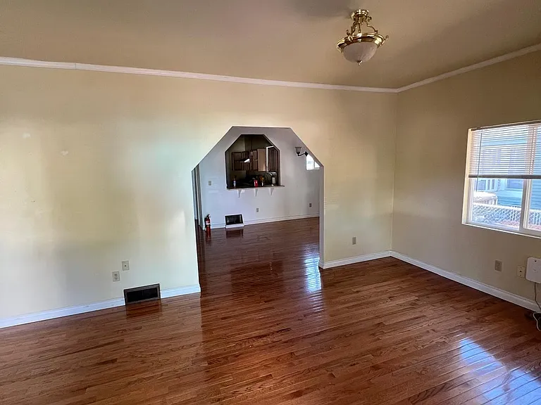 705 S 13th Ave — Photo 3
